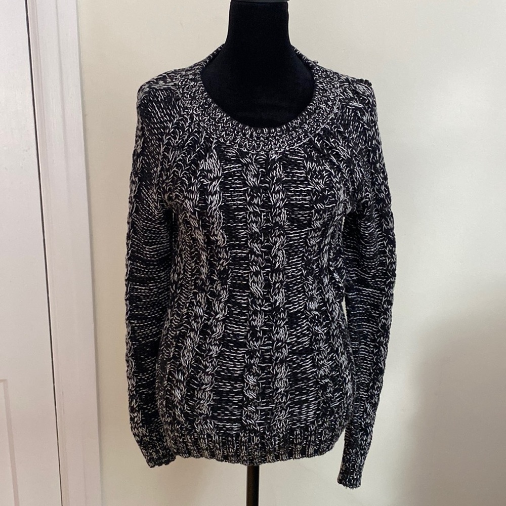 Black and white cute comfy sweater!